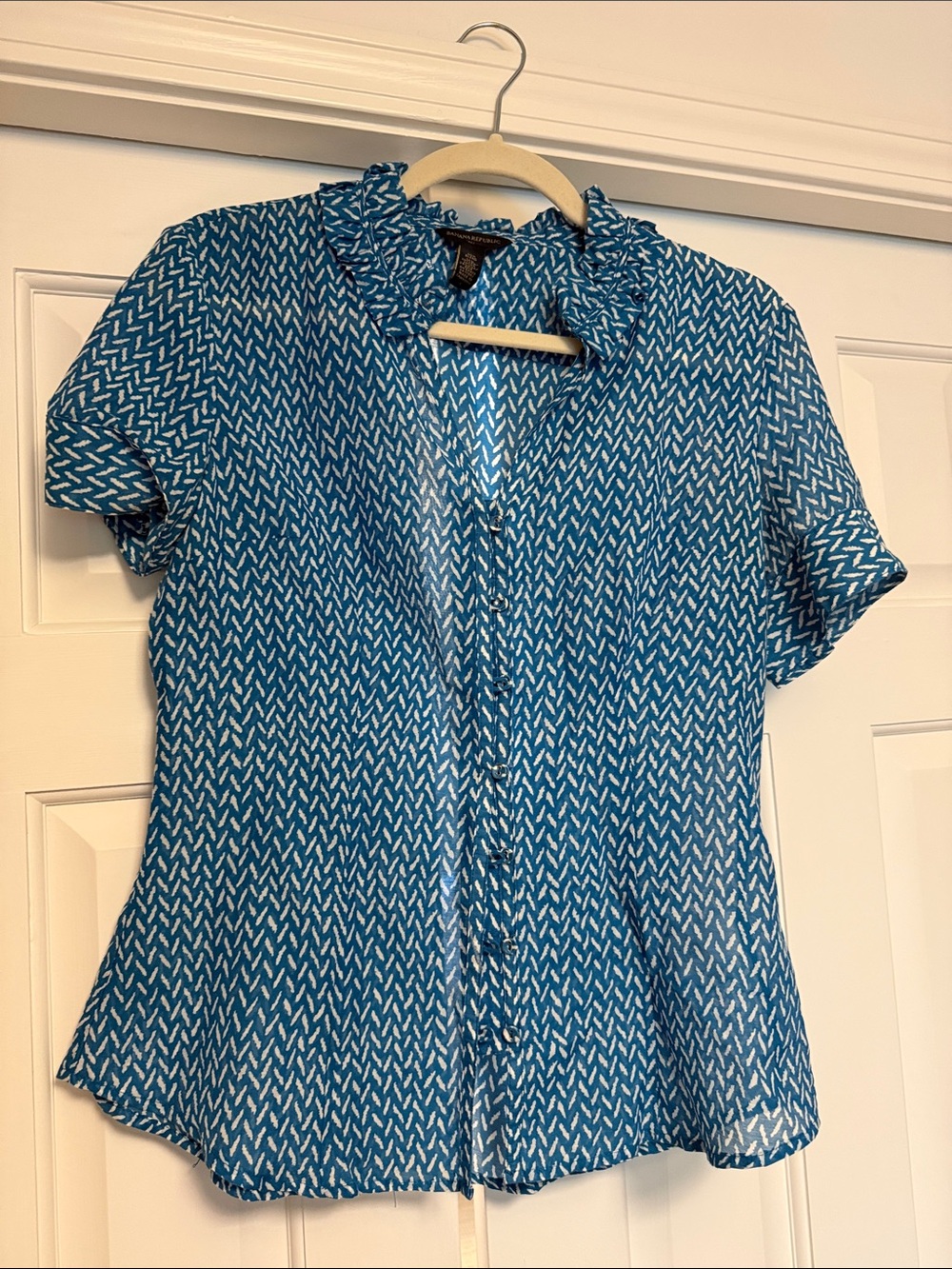 Banana Republic Teal Blue Patterned Short-Sleeve Button Down Top